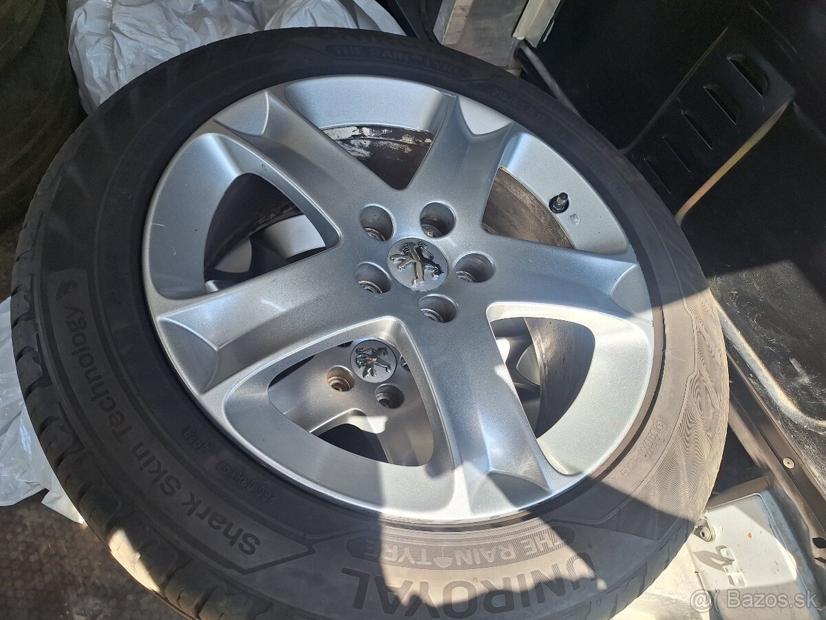215/55R17  Peugeot 5x108