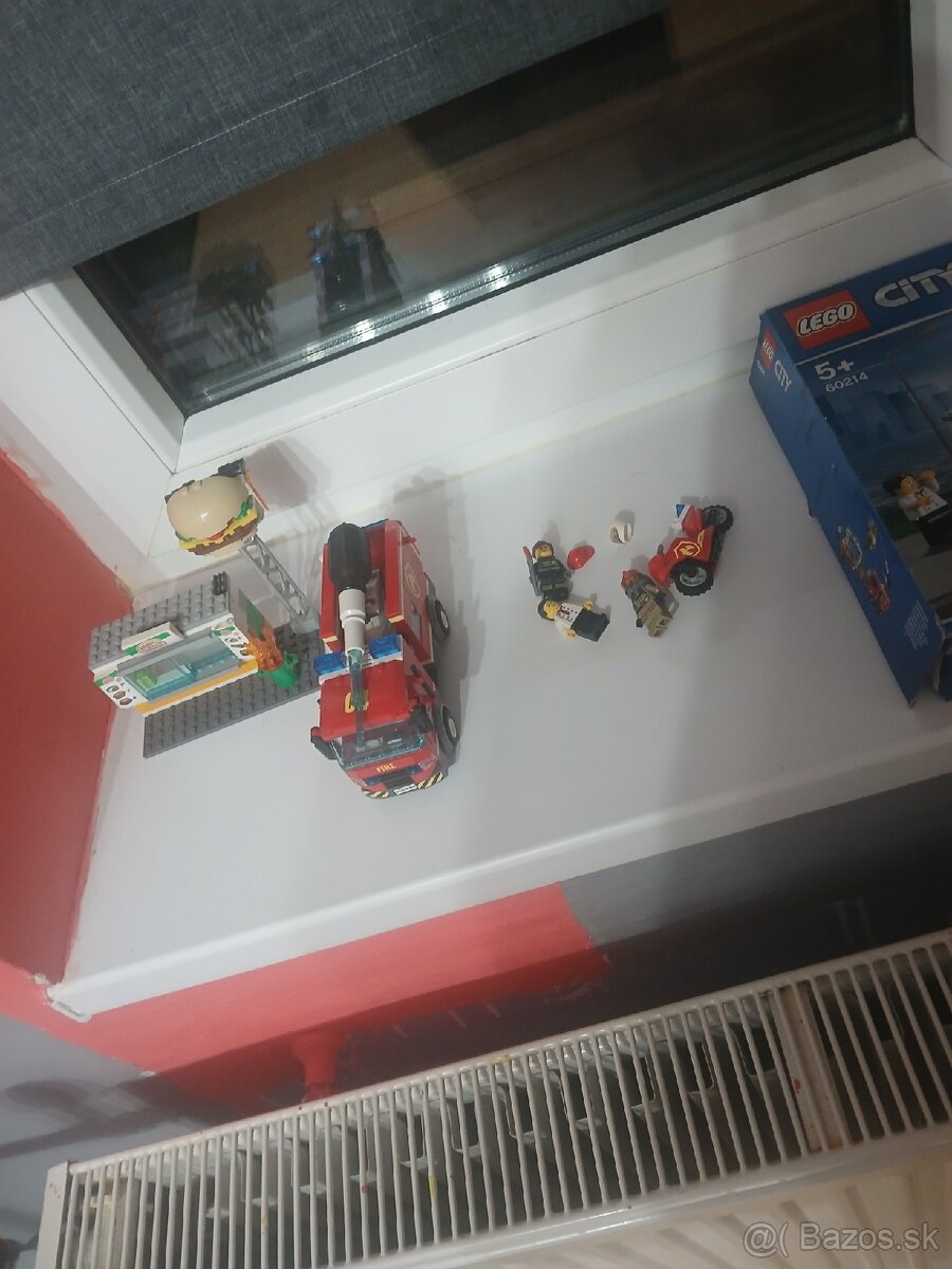 Predam tento set lego city 60214