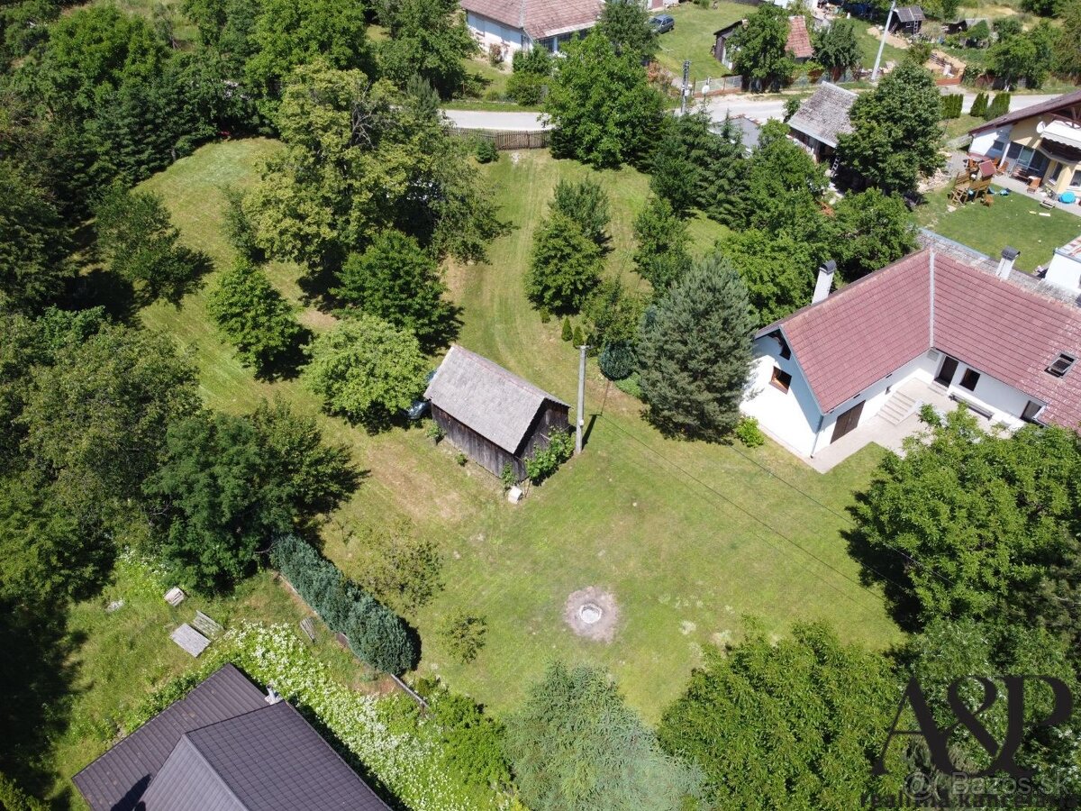 5 IZB. RODINNÝ DOM NA POLOSAMOTE, POZEMOK 2595M2, KOSTOLNÉ o