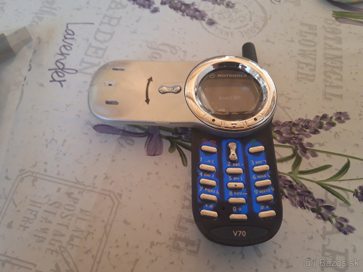 Motorola V70