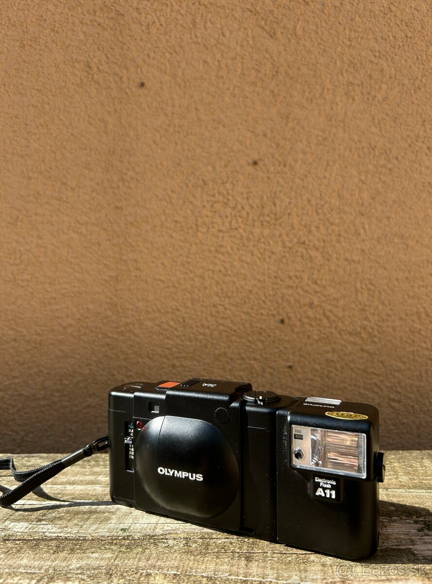 Olympus XA + blesk A11