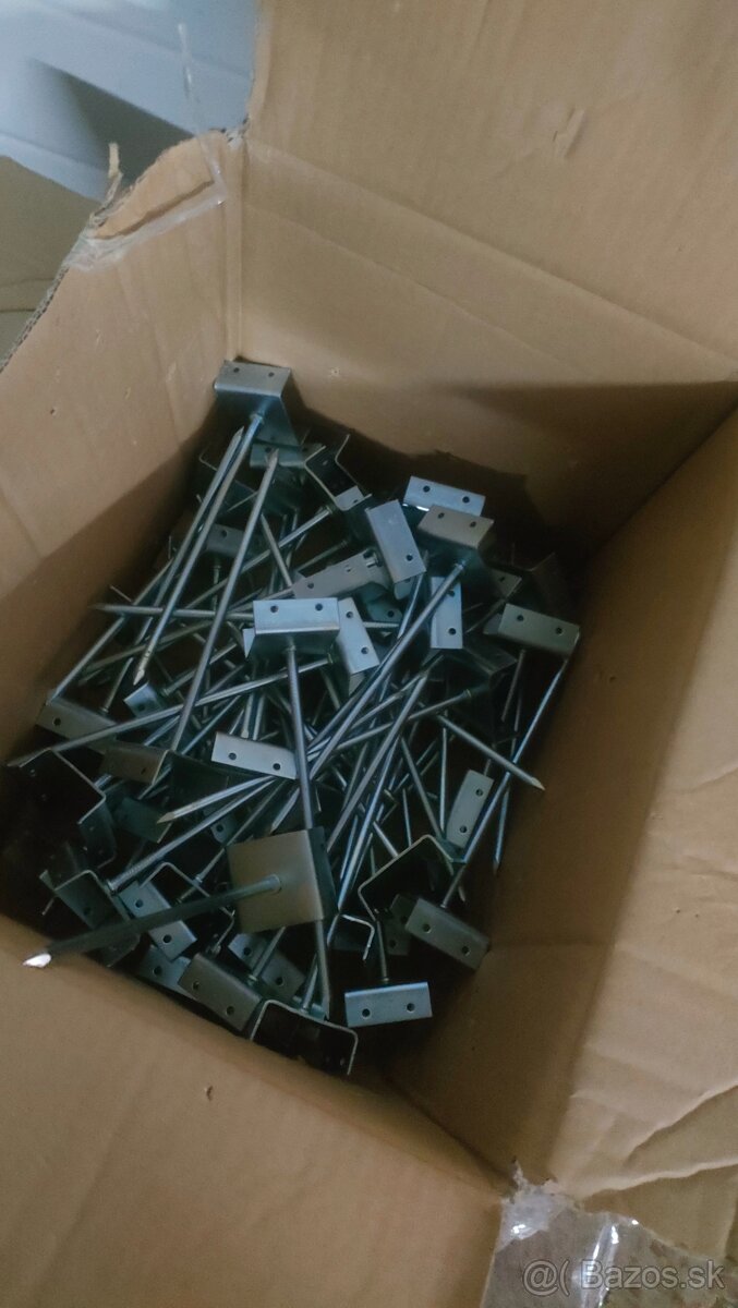 Prichitka hrebeňovej laty