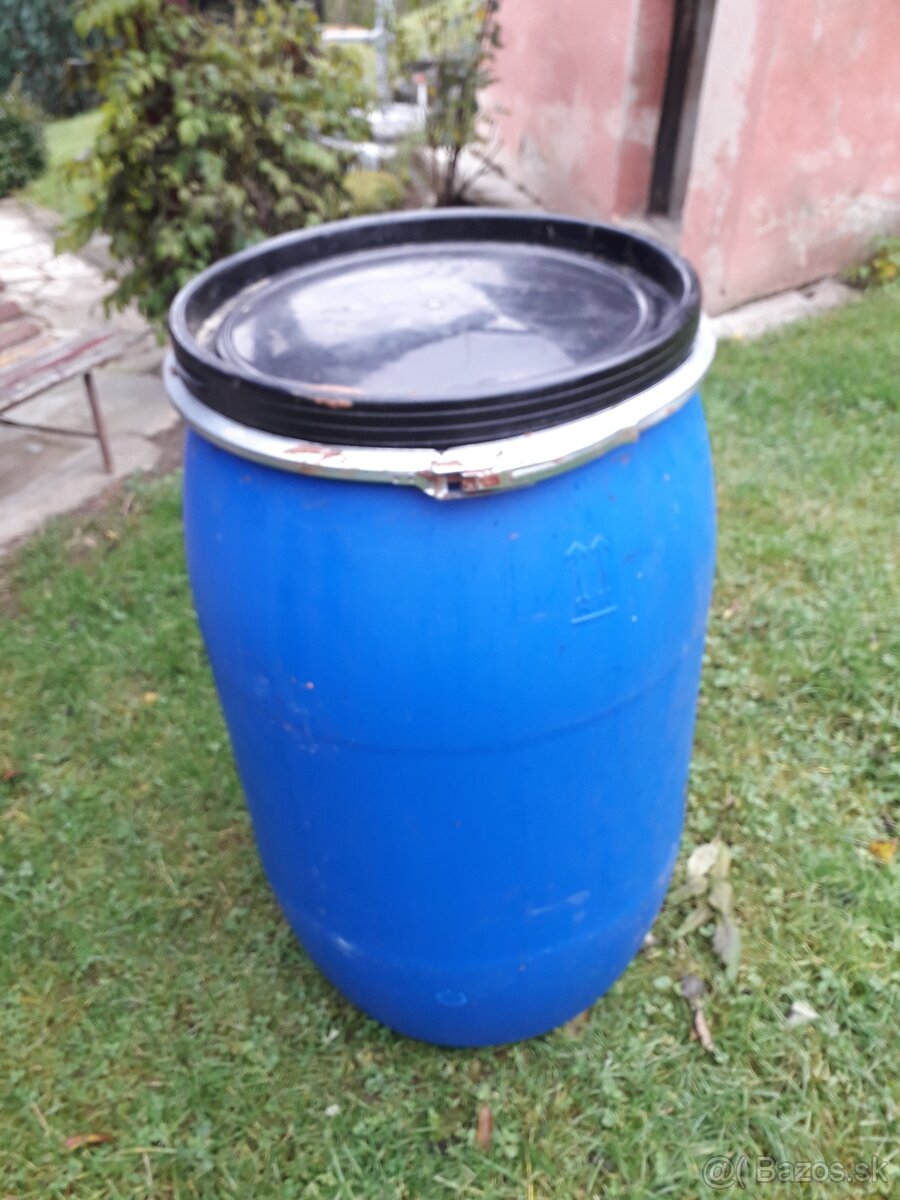 SUDY PLASTOVÉ-OBJEM 220 LITRŮ-POTRAVINY- ČOKOLÁDA-POUŽITY JE