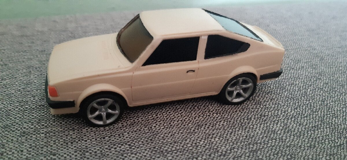 IGRA ŠKODA RAPID 130 1:43