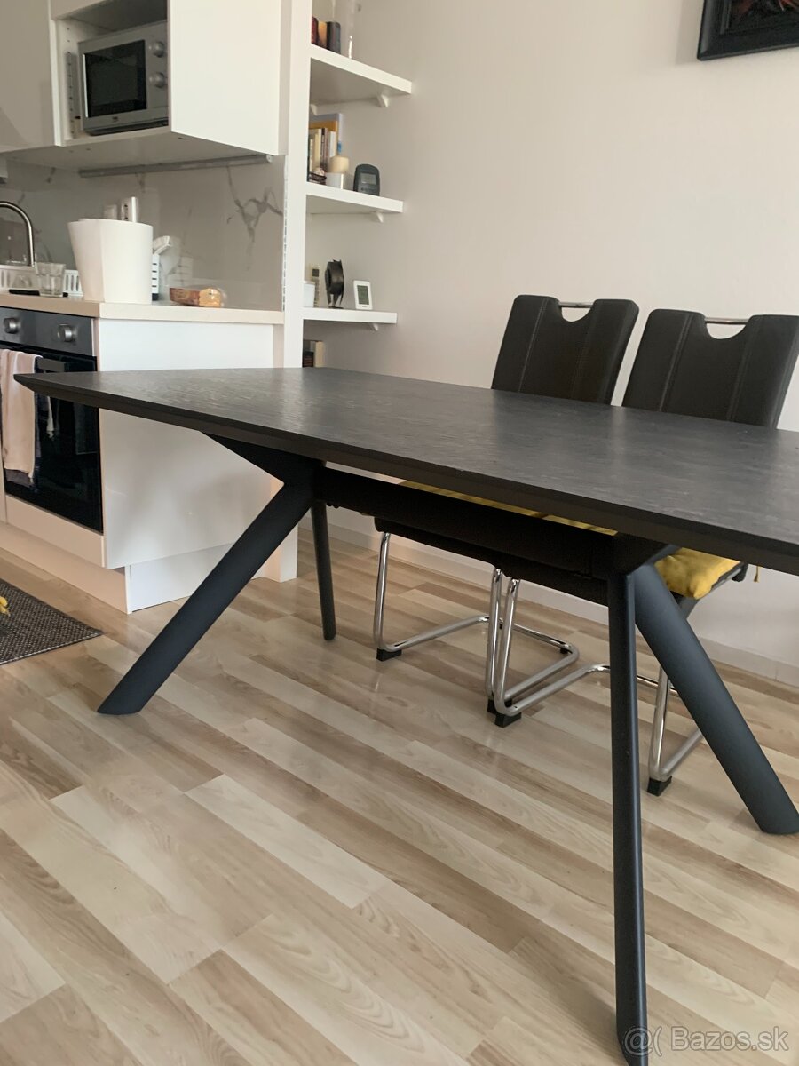 Moderný  jedálensky stôl 160x90  cm