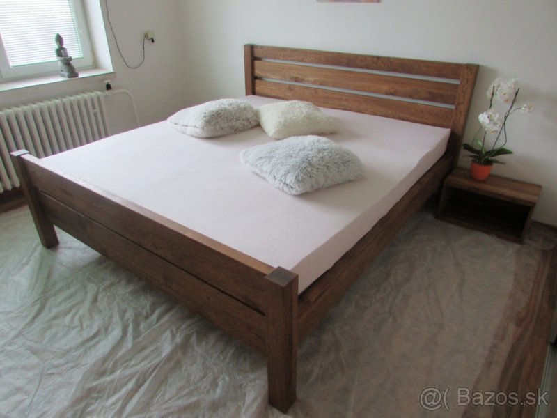 Dubová posteľ Ema + 2masívne  stolíky zdarma