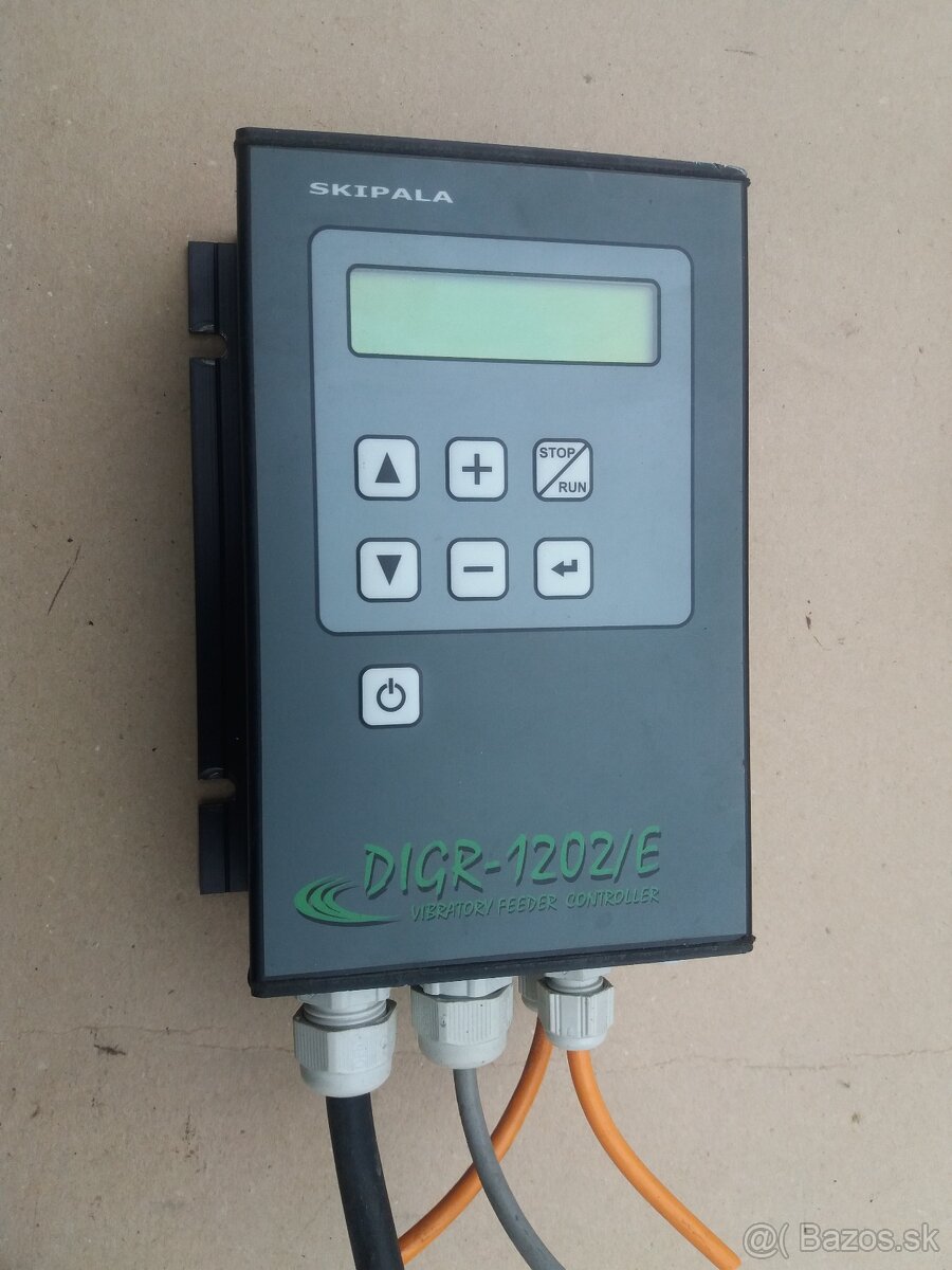 Predám Digitálny ovládač pre vibračný podávač DIGR-1202/E a