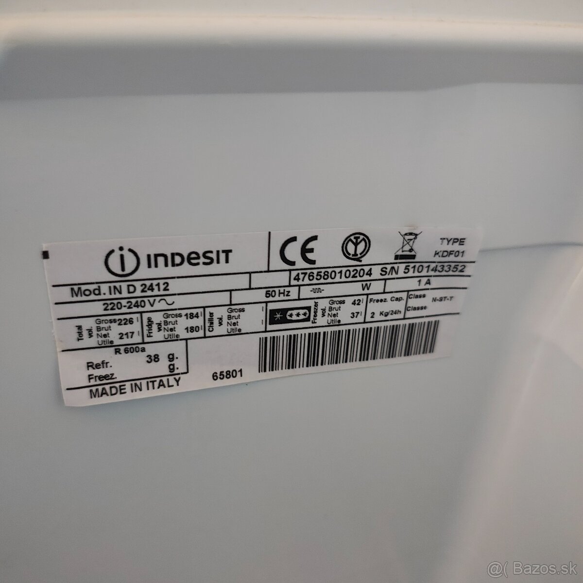 Vstavana chladnicka indesit 2412