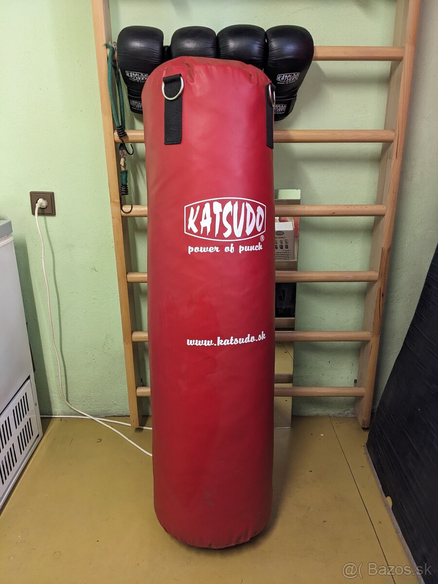 Boxovacie vrece a boxerské rukavice