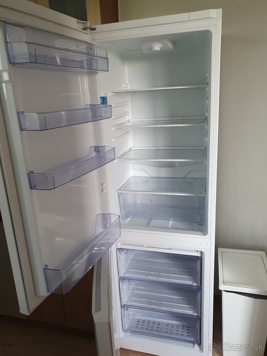 Predam plne funkčnú chladničku s mrazničkou