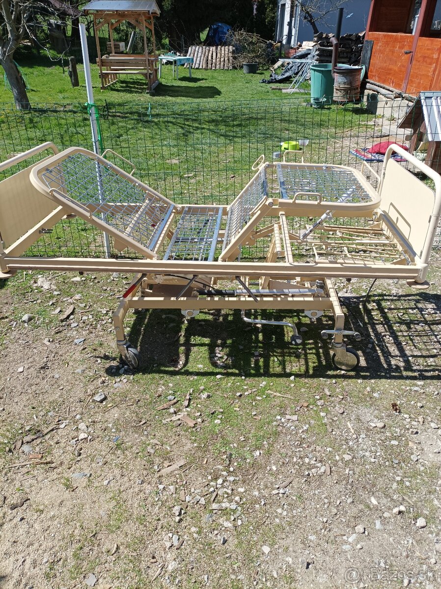 Polohovateľná posteľ