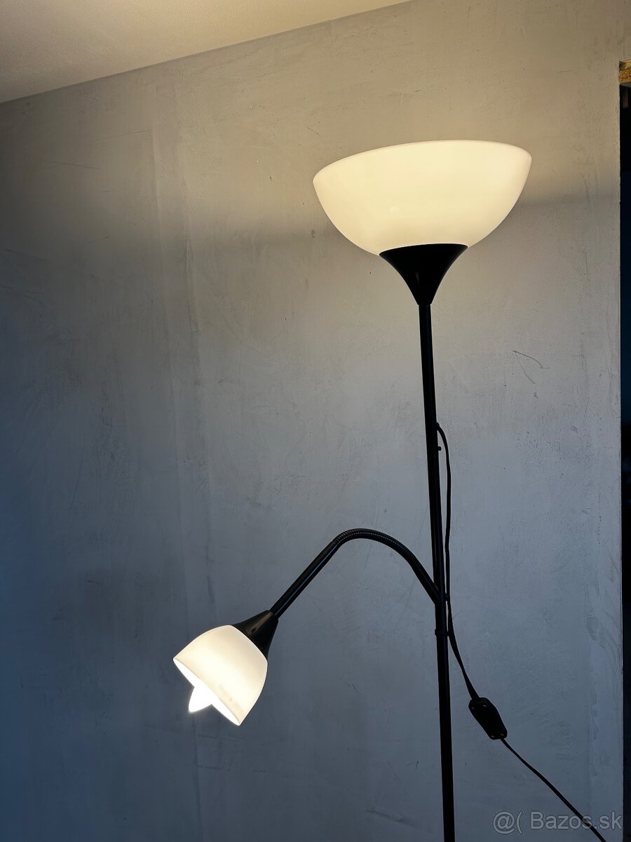 Voľne stojaca lampa - čierna