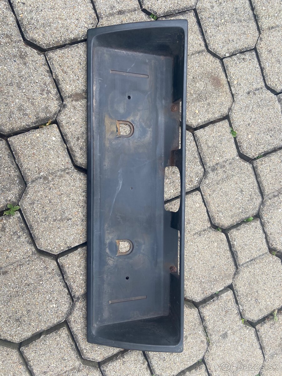 BMW E30 FL kryt špz