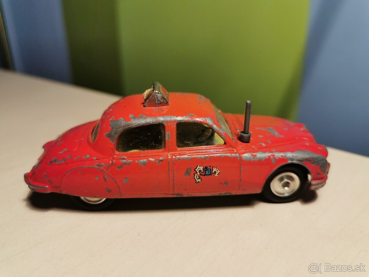 Corgi toys Jaguar 2.4L Fire