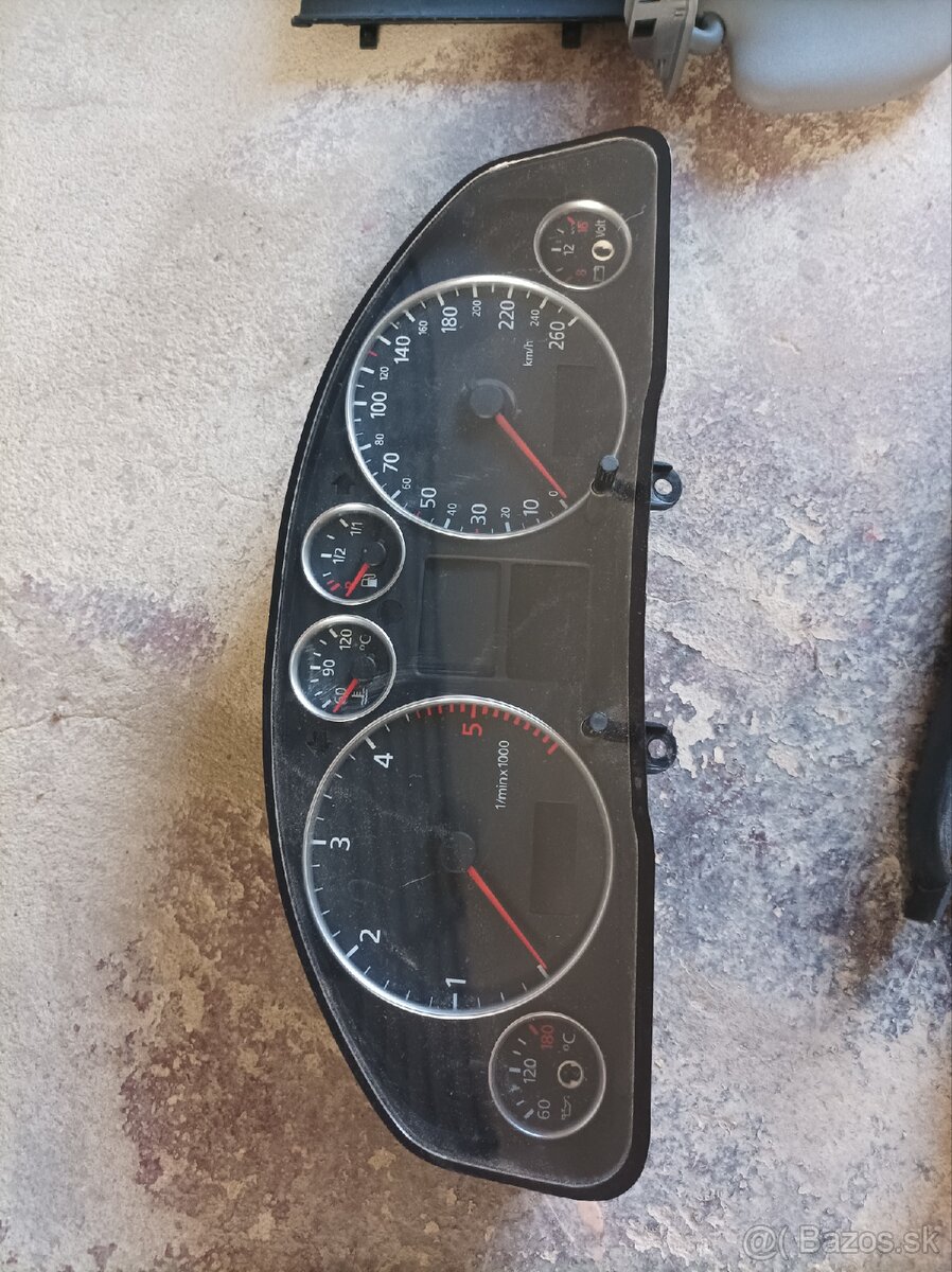 Predám budíky Aui A4
