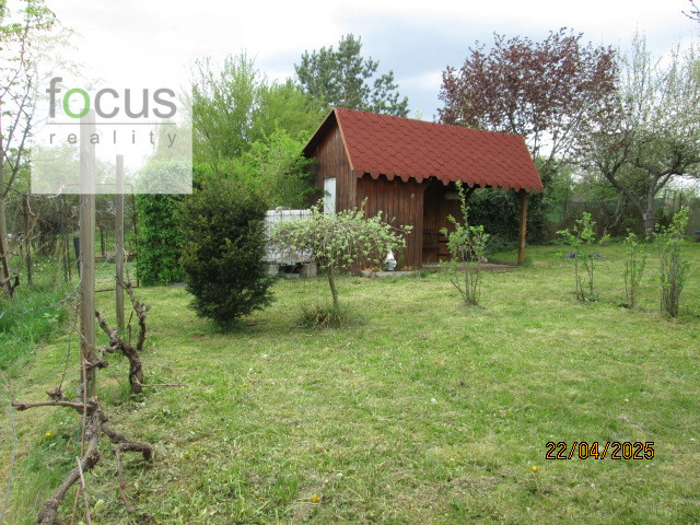 Predám väčšiu záhradku 585 m2 - oplotené, privát vchod