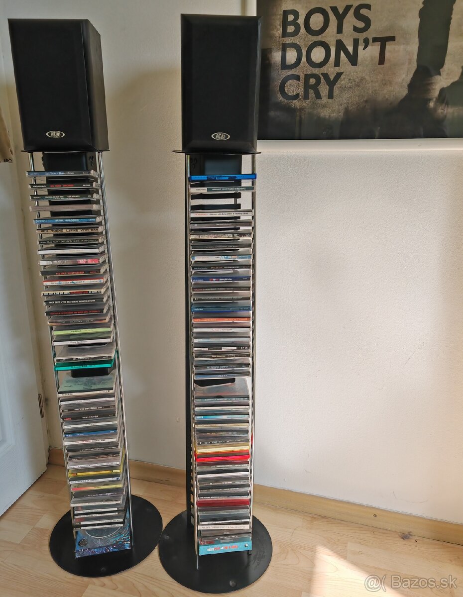 Stojany pod reproduktory