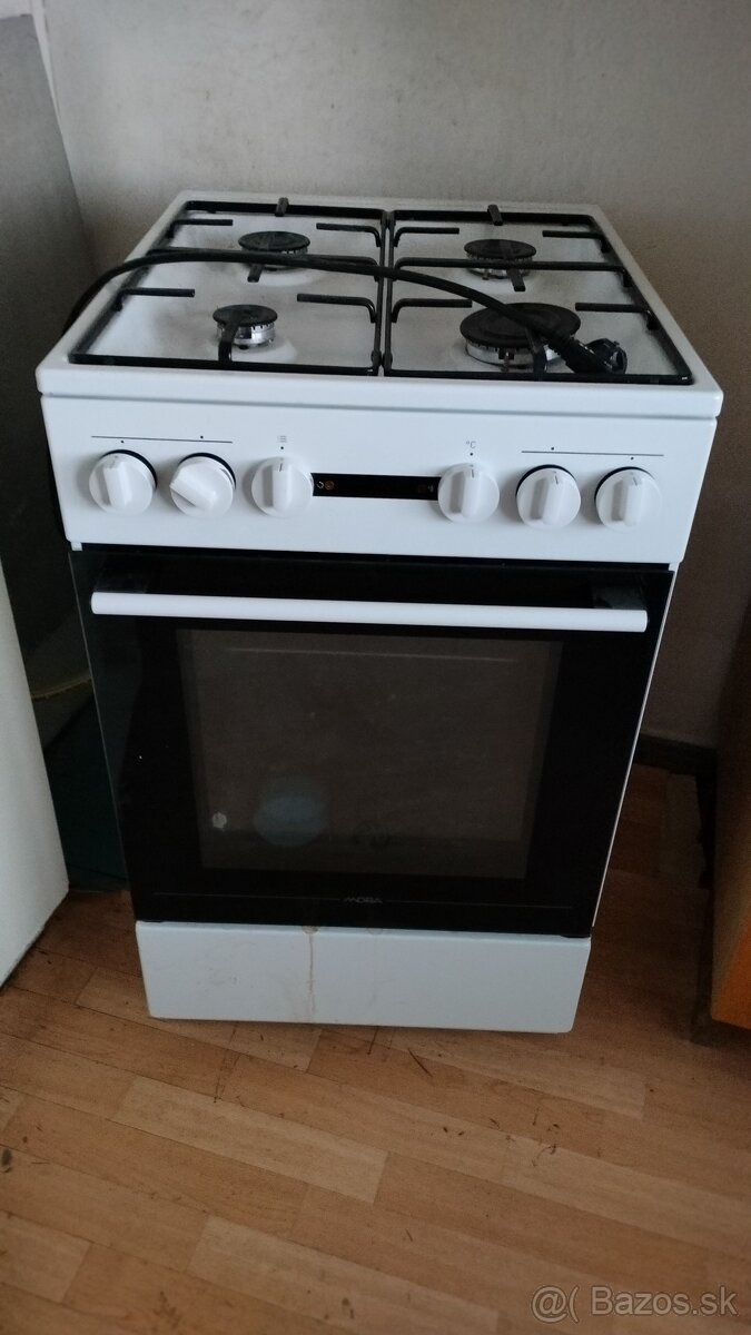 Predám kombinovaný sporák - vyrovený v roku 2022