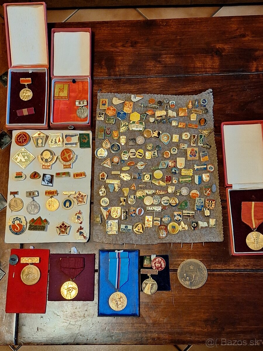 Staré odznaky medaile