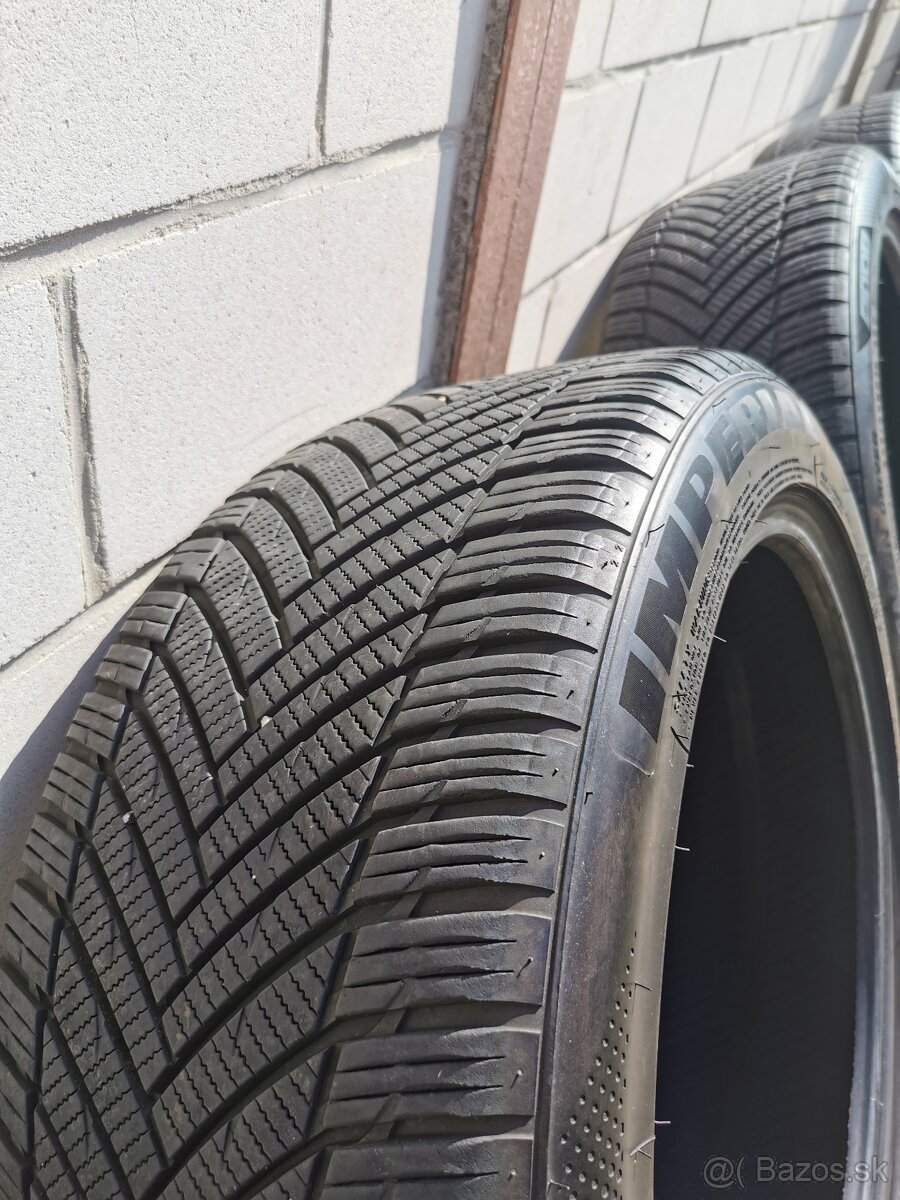 Celoročné pneumatiky 235 /45 R18