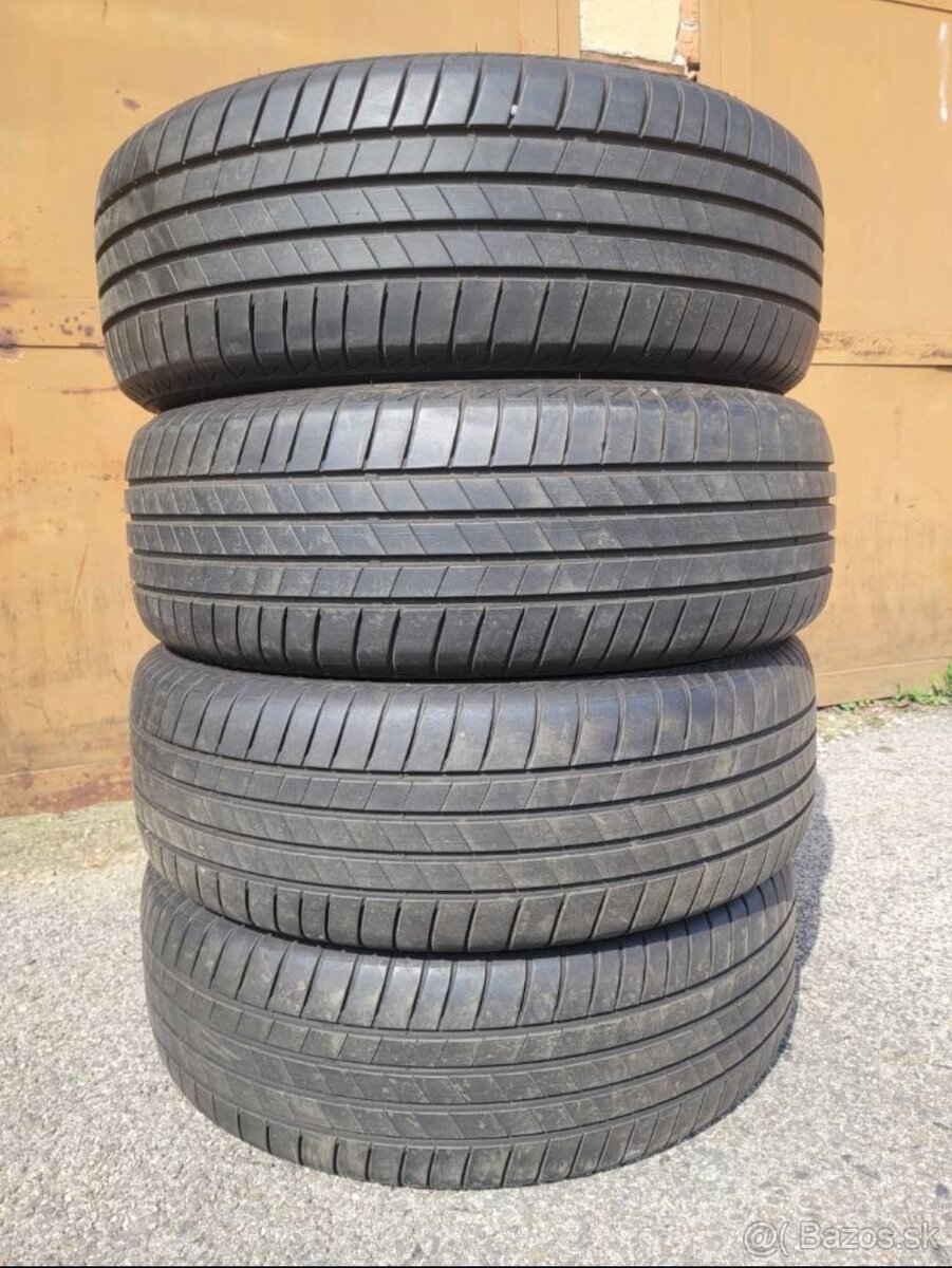 235/60 R18 Bridgestone