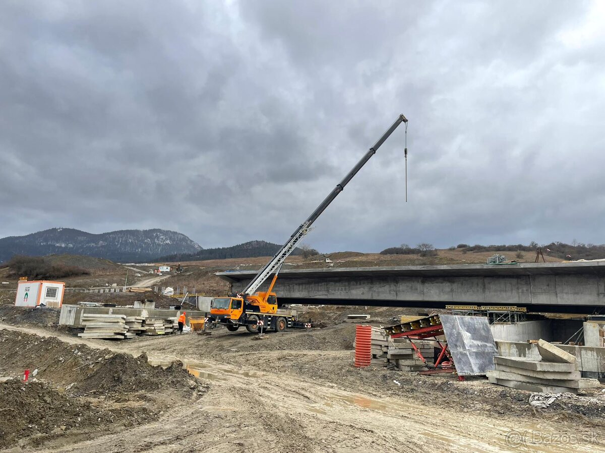 Žeriavnicke práce-autožeriav LIEBHERR LTM 1030 35ton