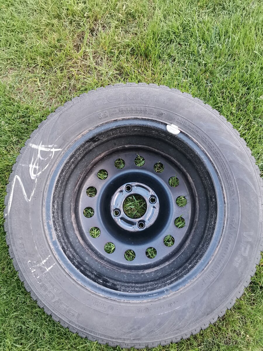 zimne gumy Nokian na plechovych diskoch 195/60 R15 88T