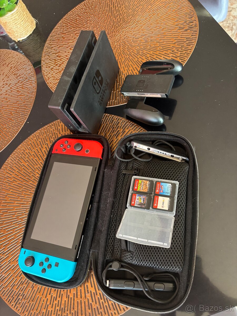 Nintendo Switch + príslušenstvo + hry