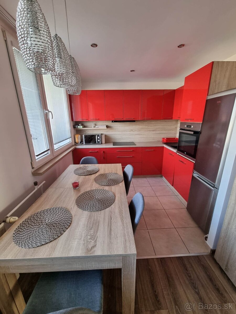 Moderný 3 izbový byt, 72m2, Kysucká, Terasa lodžia zariadený