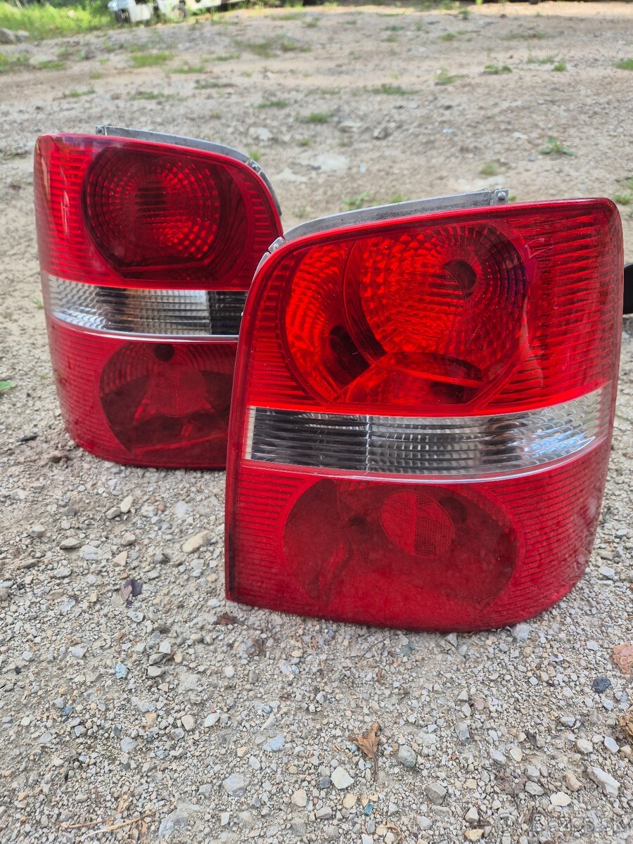 Predám zadné svetlá na Volkswagen Touran mk1 mk2
