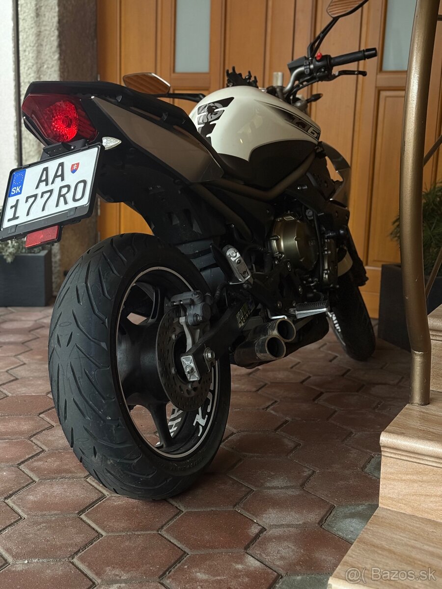 Motorka YAMAHA XJ6