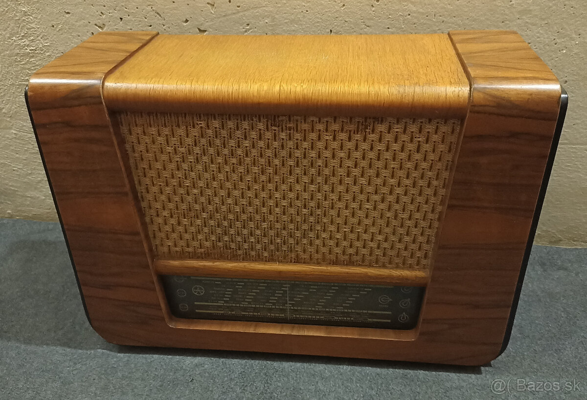 Staré retro rádio Tesla Arie 506A