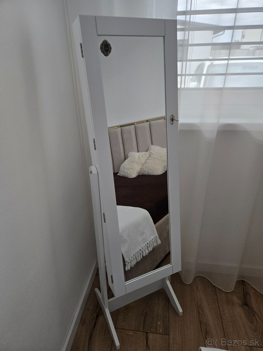 Stojanové zrkadlo/skrinka na šperky