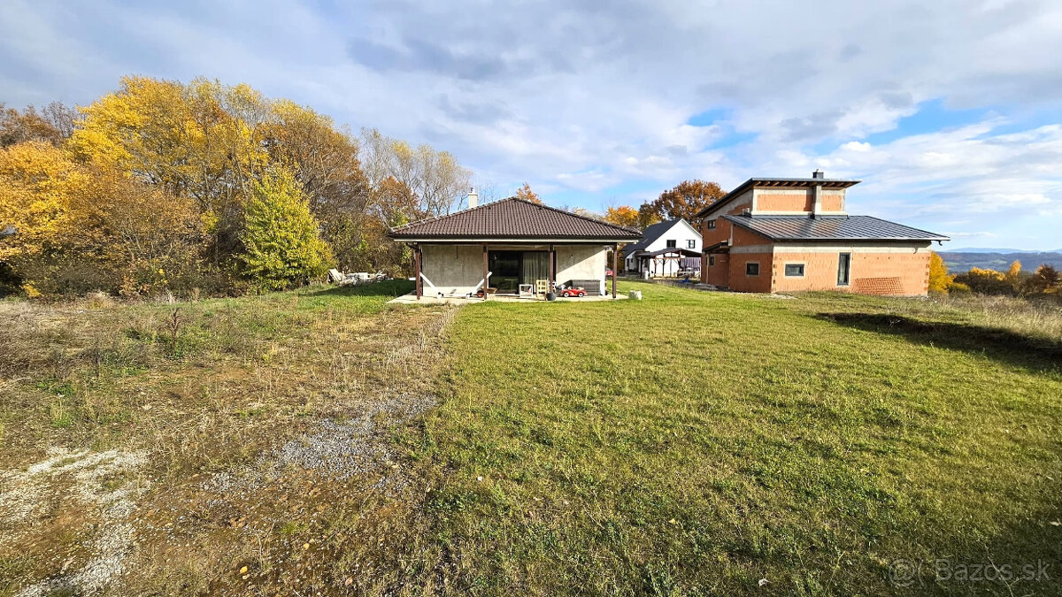 Bungalov NOVOSTAVBA v Badíne na predaj s krásnym rovinatým p