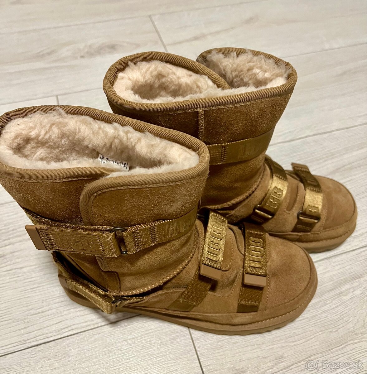 UGG
