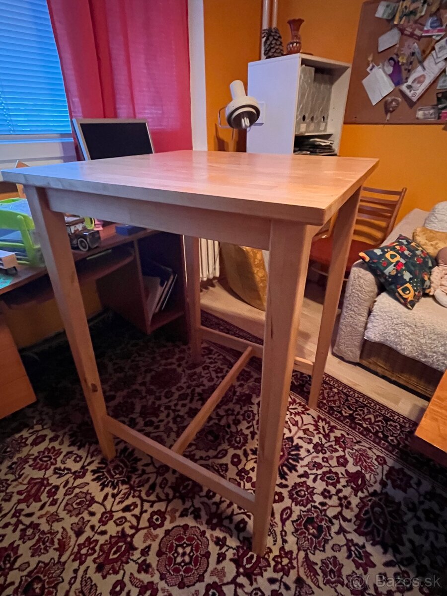 vysoký stolík ikea