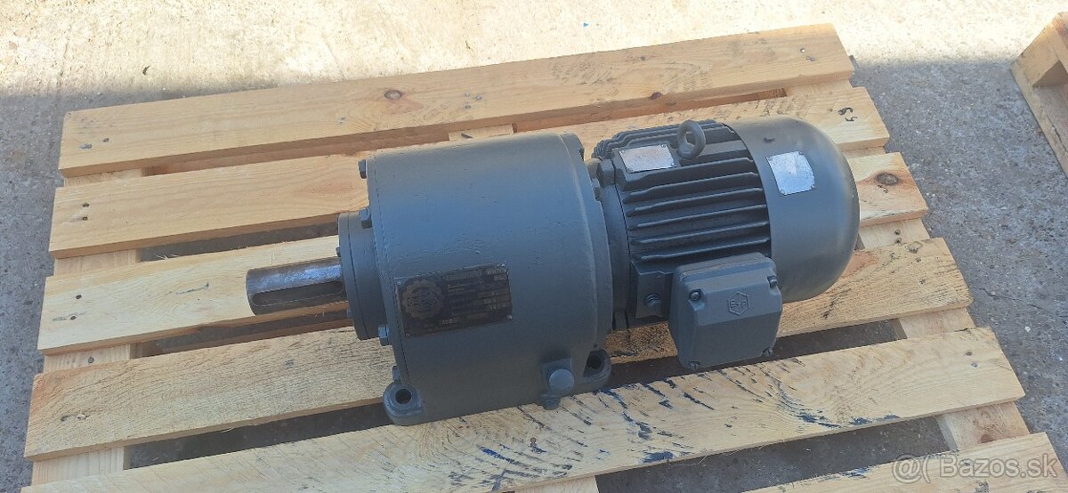 Elektromotor s prevodovkou