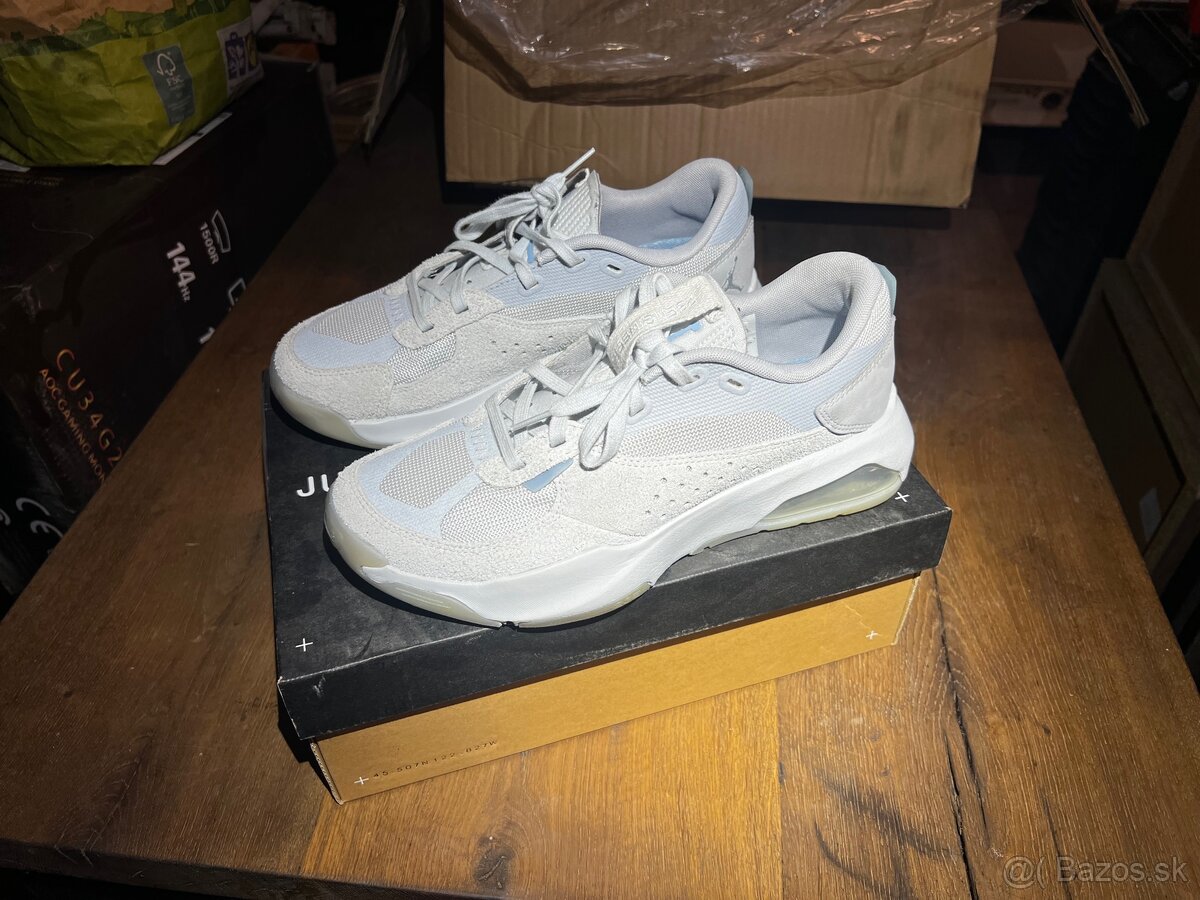 JORDAN AIR 200E