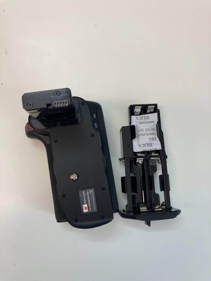 DSTE Battery Grip pre Nikon D5200 / 5100+ MB-D5100+