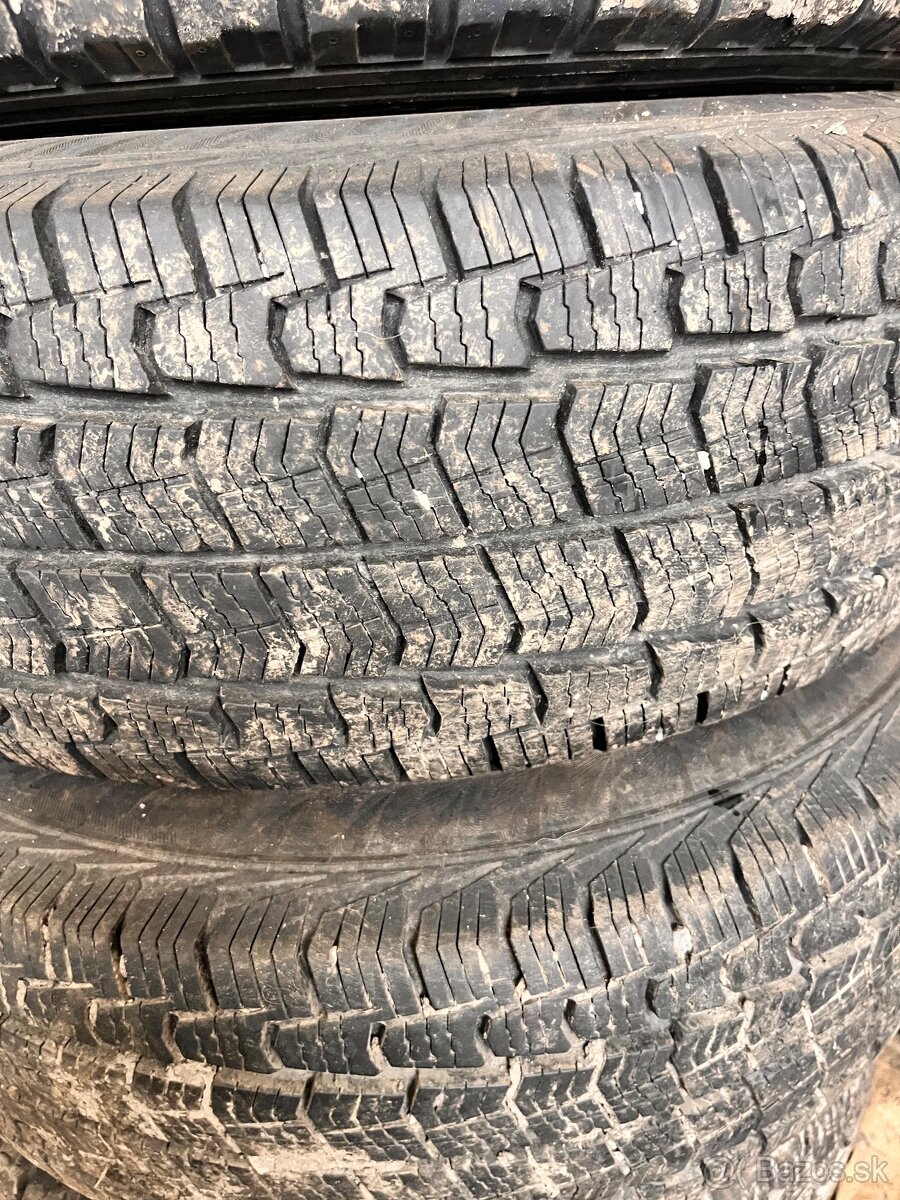215/70/r15 C pneumatiky