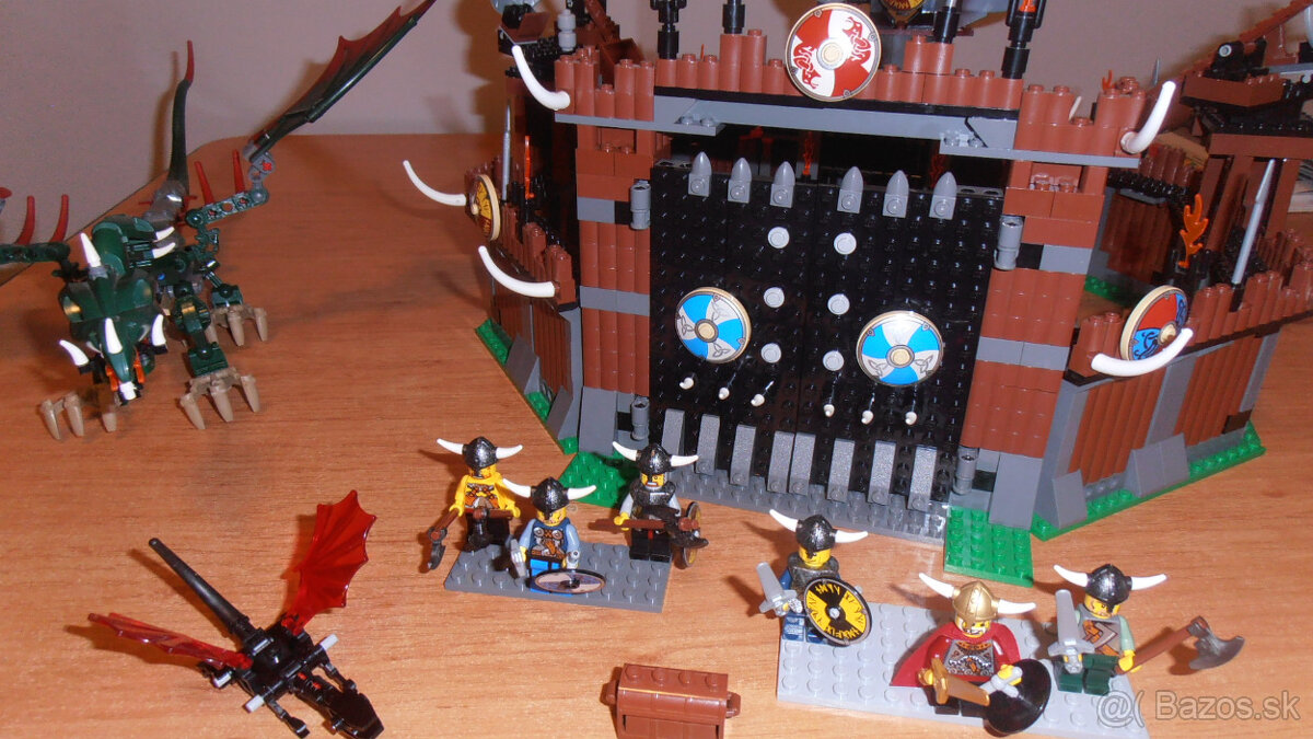 LEGO 7019 - Pevnosť Vikingov v boji s Fafnirským drakom