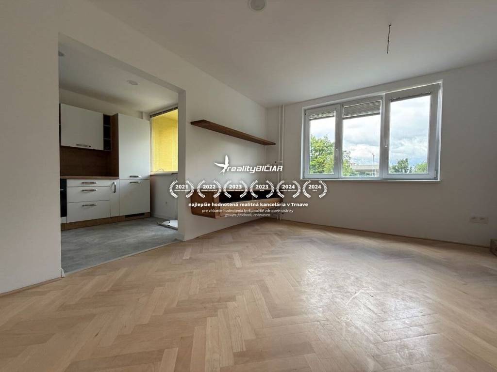Moderný 3 - izb. byt s klimatizáciou, balkónom a parkovaním