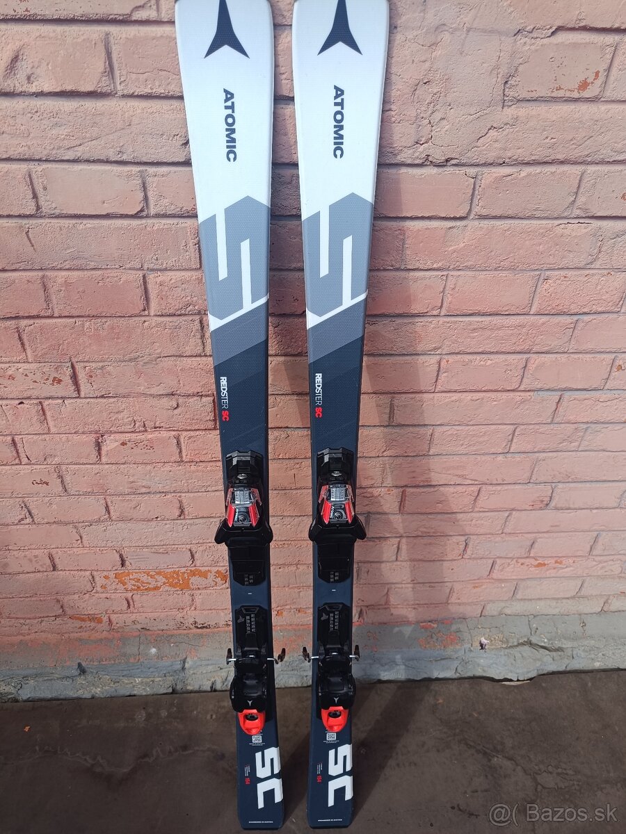 Používané lyže lyže ATOMIC REDSTER SC 154 cm TOP stav