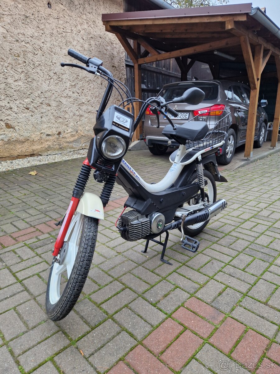 Moped Manet Korado