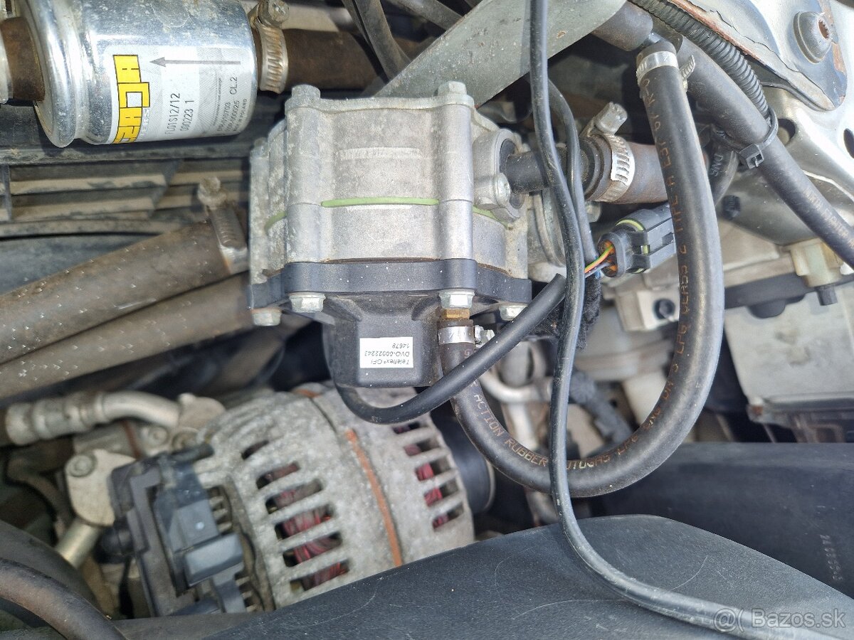 06F903023 alternátor výborný stav