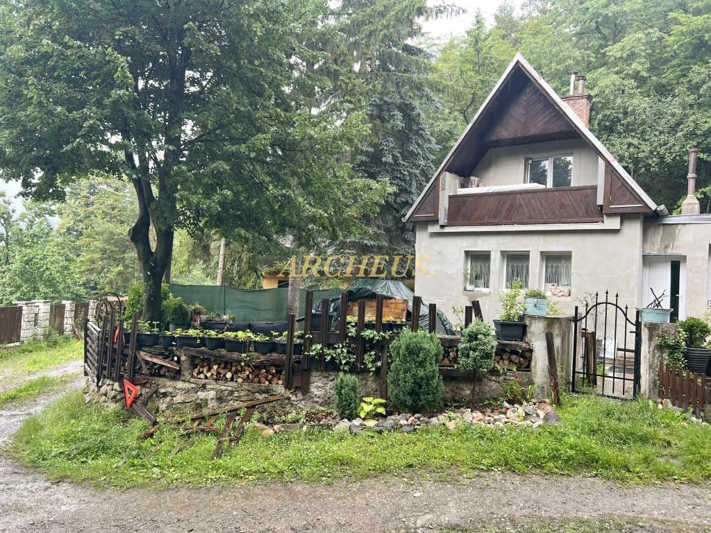 NA PREDAJ CELOROČNE OBÝVATEĽNÁ CHALUPA