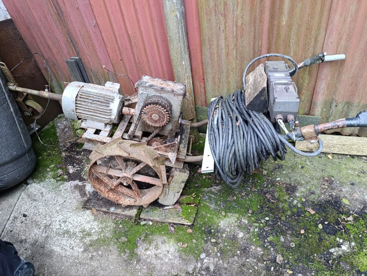 Predám pluh poľnohospodárský stroj