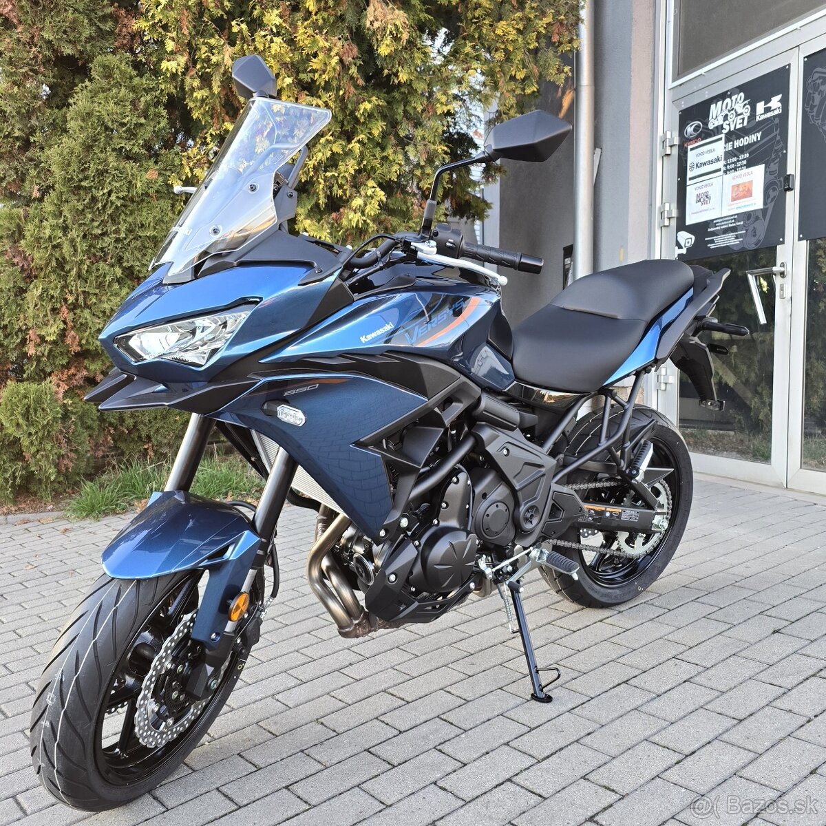 Kawasaki Versys 650 2026 modrý