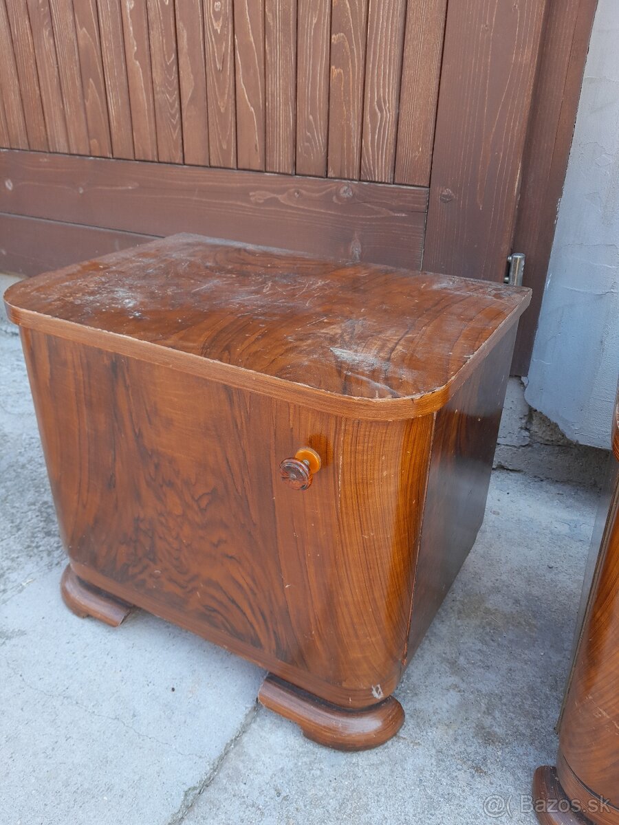 Predám dva nočné stolíky