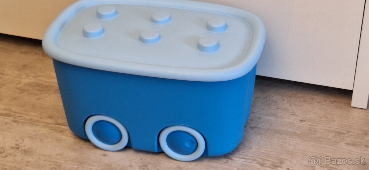 Box na kolieskách na hračky